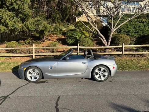 Used 2006 BMW Z4 3.0i image 8