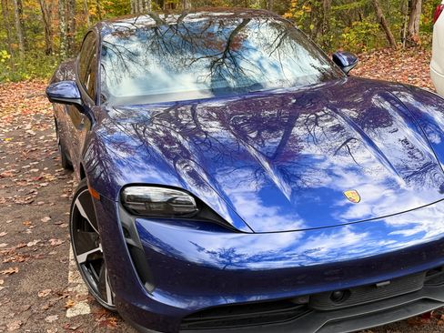 Used 2021 Porsche Taycan image 1