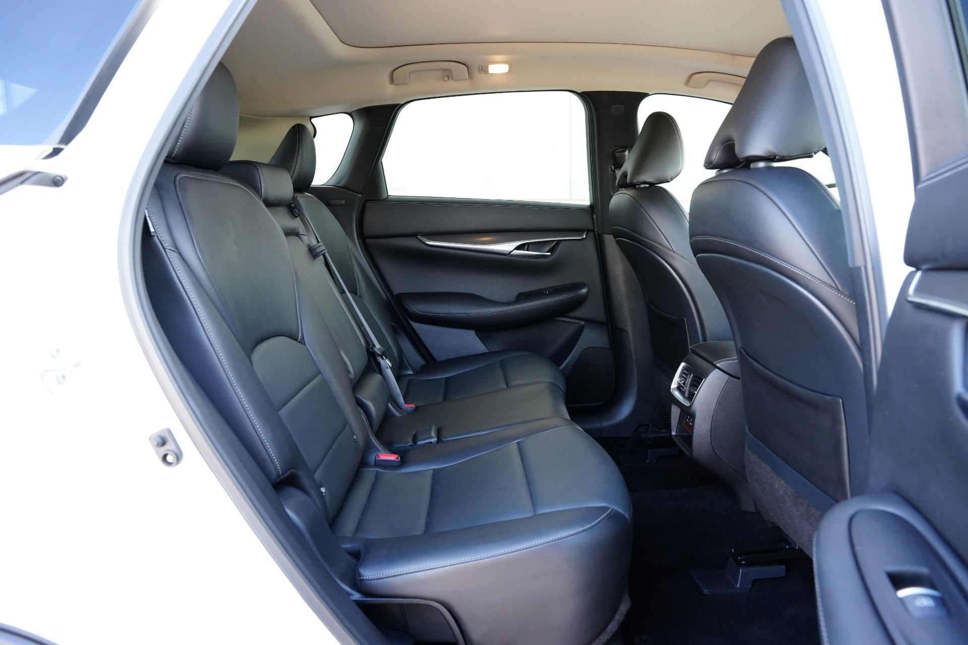 Used 2024 INFINITI QX50 Luxe FWD image 2