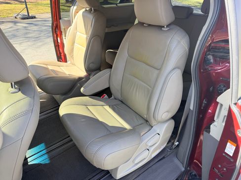 Used 2015 Toyota Sienna XLE Premium image 13
