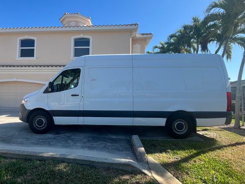 Used 2022 Mercedes-Benz Sprinter 2500 image 9