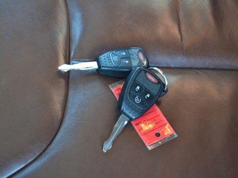 Used 2017 Jeep Wrangler Unlimited Sahara w/ Connectivity Group image 17