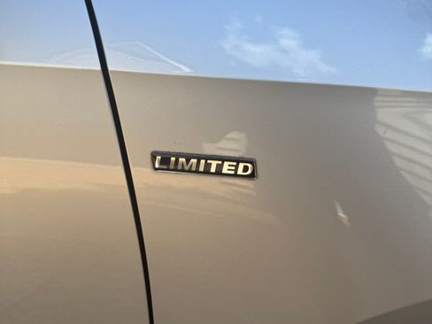 Used 2015 Volkswagen Passat 1.8T Limited Edition FWD image 2