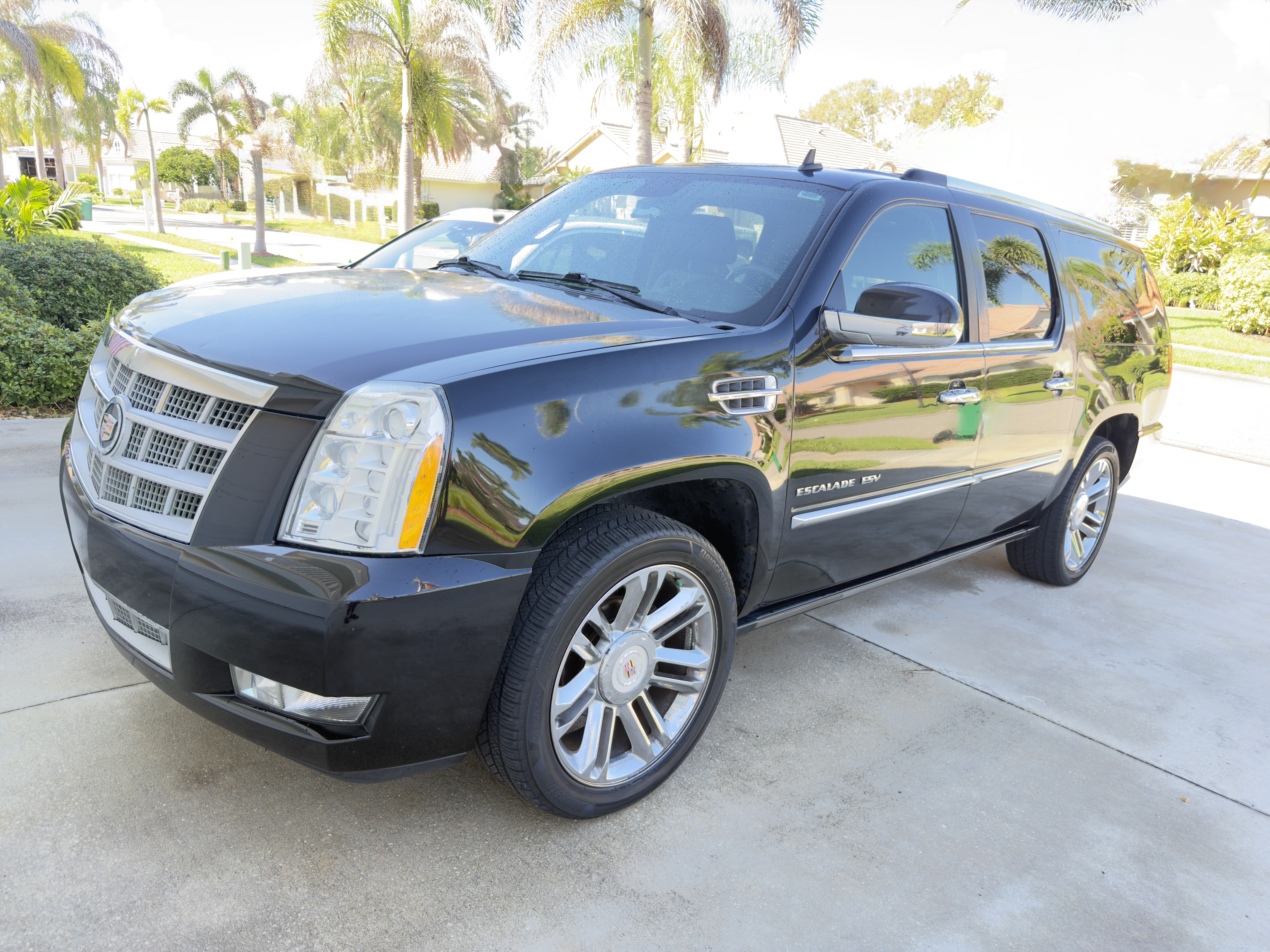 Used 2012 Cadillac Escalade ESV Platinum AWD/4WD image 1