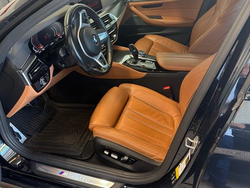 Used 2022 BMW M550i xDrive w/ Premium Package image 6