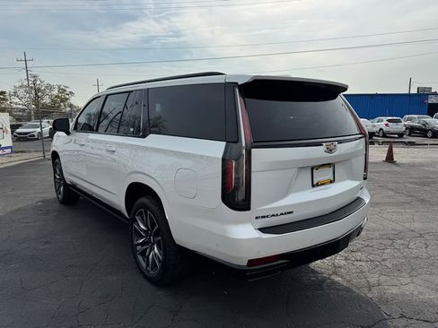 Used 2022 Cadillac Escalade ESV Sport Platinum w/ Heavy-Duty Trailer Package AWD/4WD image 2
