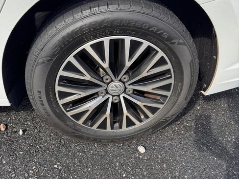 Used 2019 Volkswagen Jetta SE w/ Cold Weather Package FWD image 8