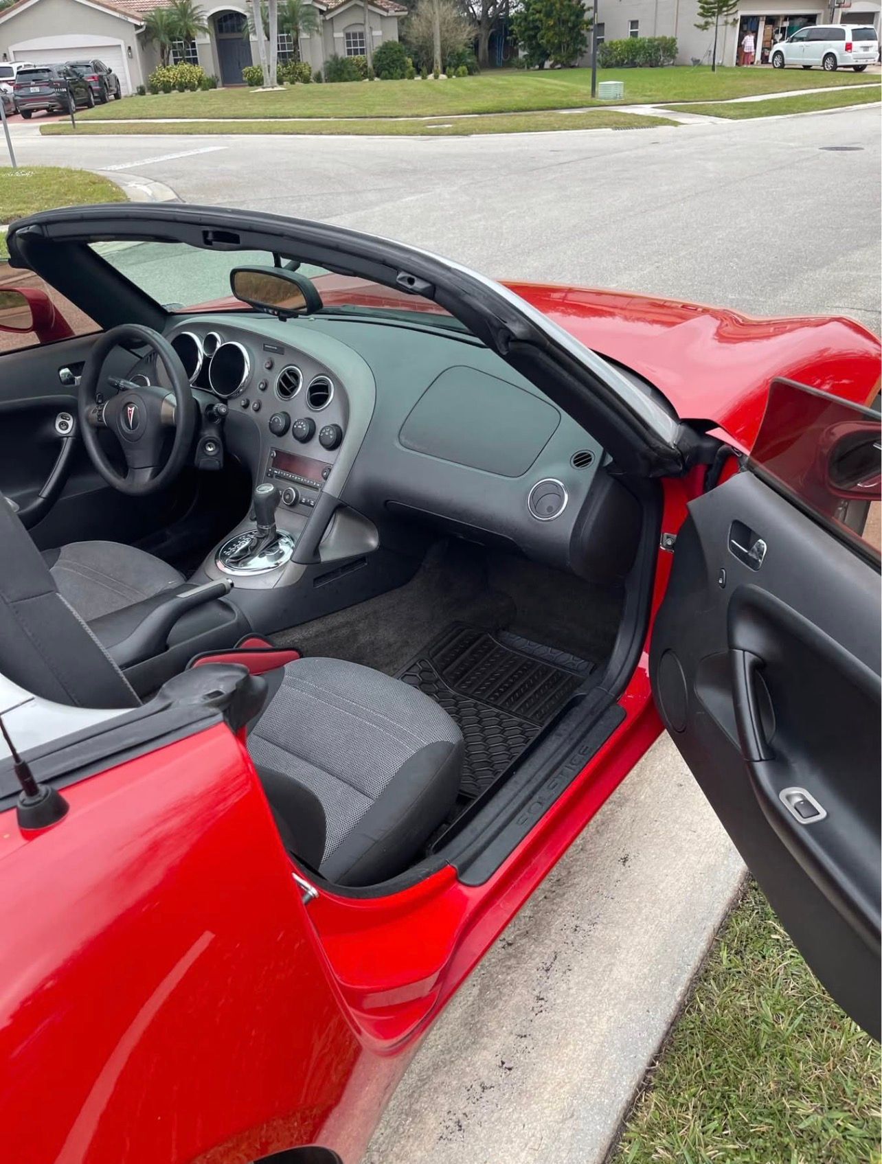Used 2008 Pontiac Solstice Convertible w/ Preferred Package RWD image 15