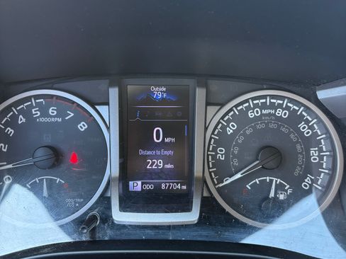 Used 2019 Toyota Tacoma SR5 w/ SR5 Appearance Package (SM) RWD image 17