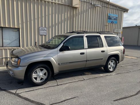 Used 2002 Chevrolet TrailBlazer LT w/ Driver Convenience Pkg AWD/4WD image 2