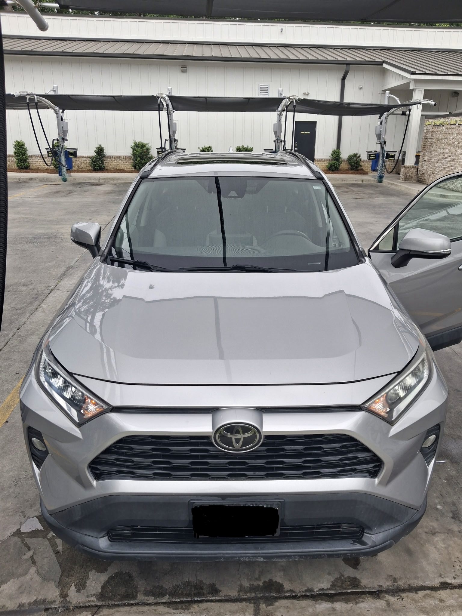 Used 2019 Toyota RAV4 XLE w/ Convenience Package AWD/4WD image 1