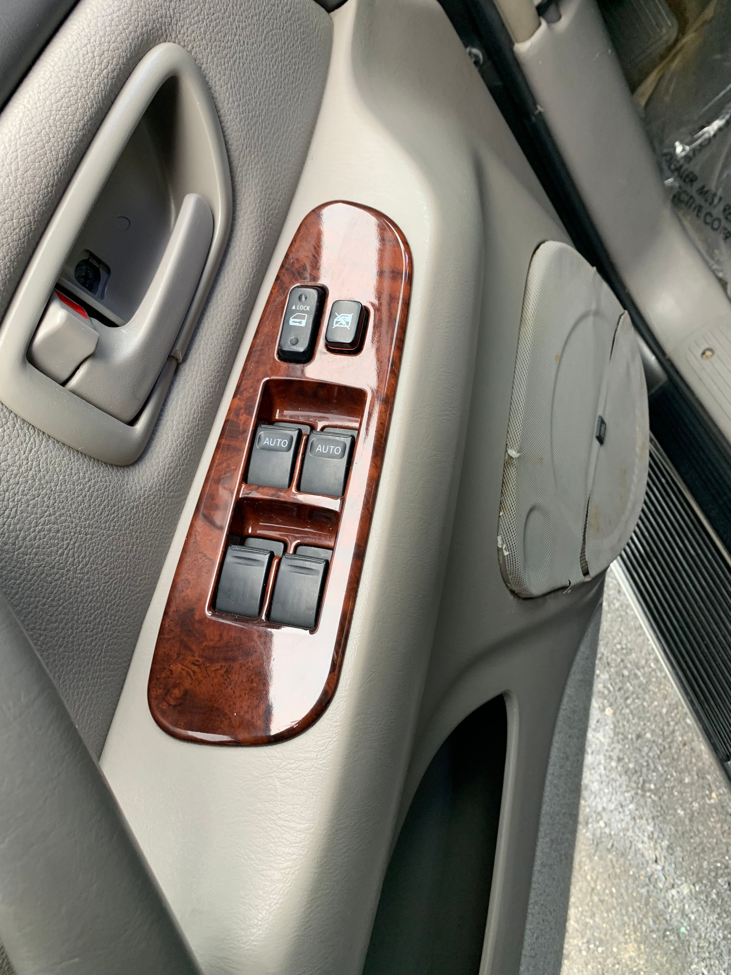 Used 2007 Toyota Sequoia Limited w/ Luxury Pkg AWD/4WD image 10