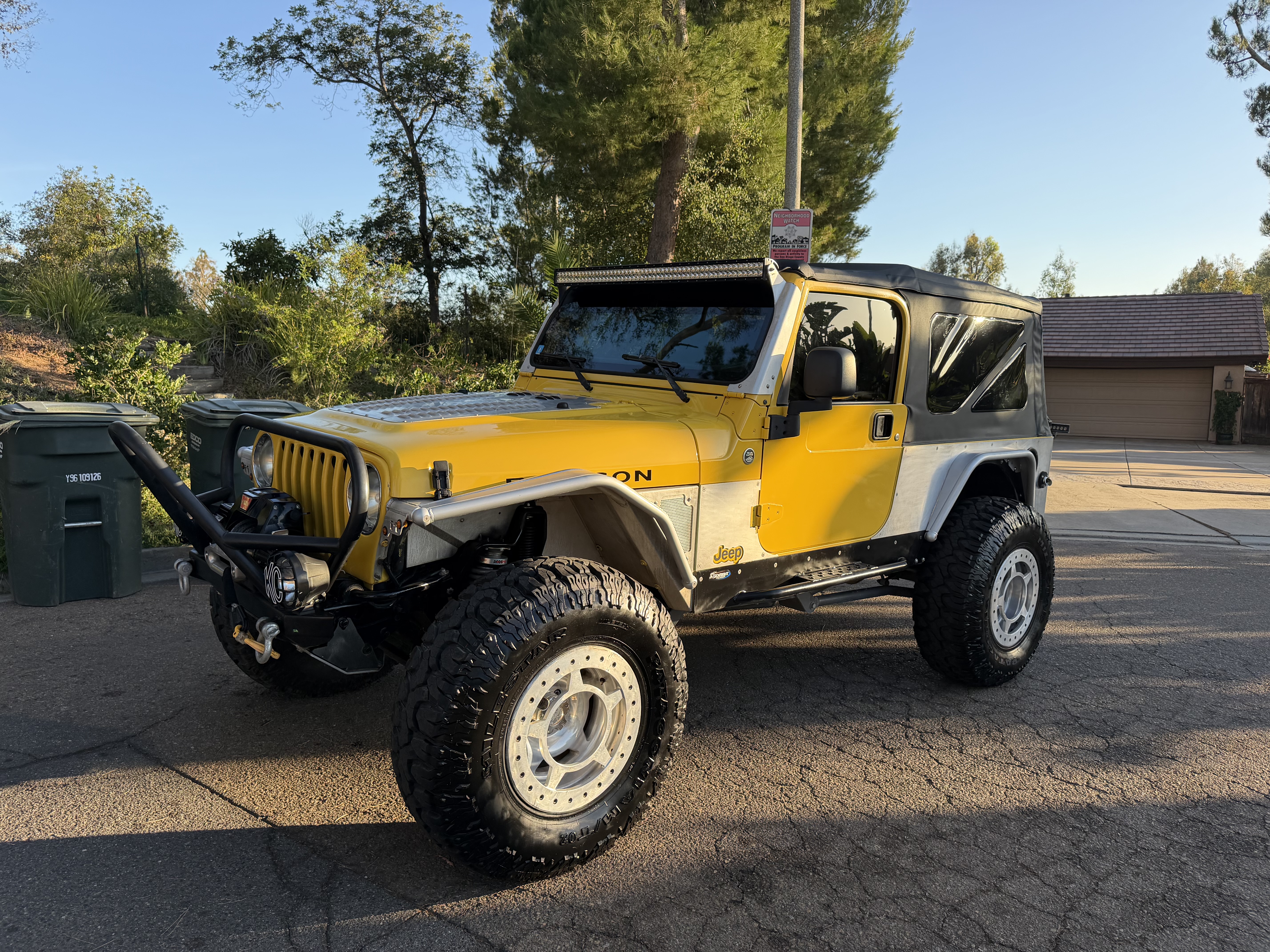 Used 2006 Jeep Wrangler Unlimited Rubicon w/ Security Group AWD/4WD image 2