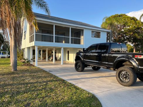 Used 2019 Ford F250 Platinum w/ Platinum Ultimate Package AWD/4WD image 2