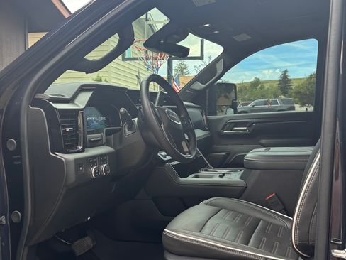 Used 2025 GMC Sierra 2500 AT4X AWD/4WD image 9