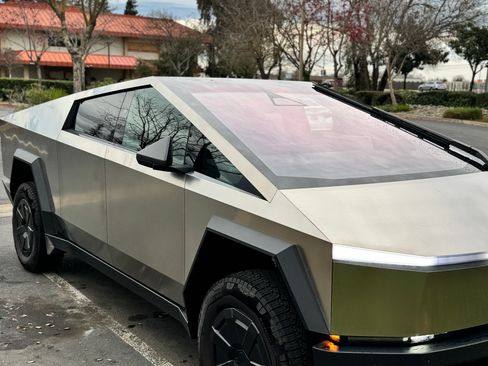 Used 2025 Tesla Cybertruck AWD Crew Cab image 6