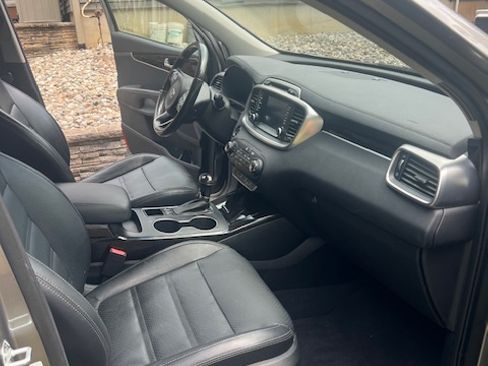 Used 2018 Kia Sorento EX image 15