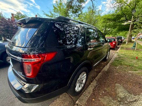 Used 2015 Ford Explorer XLT w/ Equipment Group 201B AWD/4WD image 8