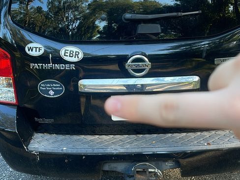 Used 2011 Nissan Pathfinder Silver image 4