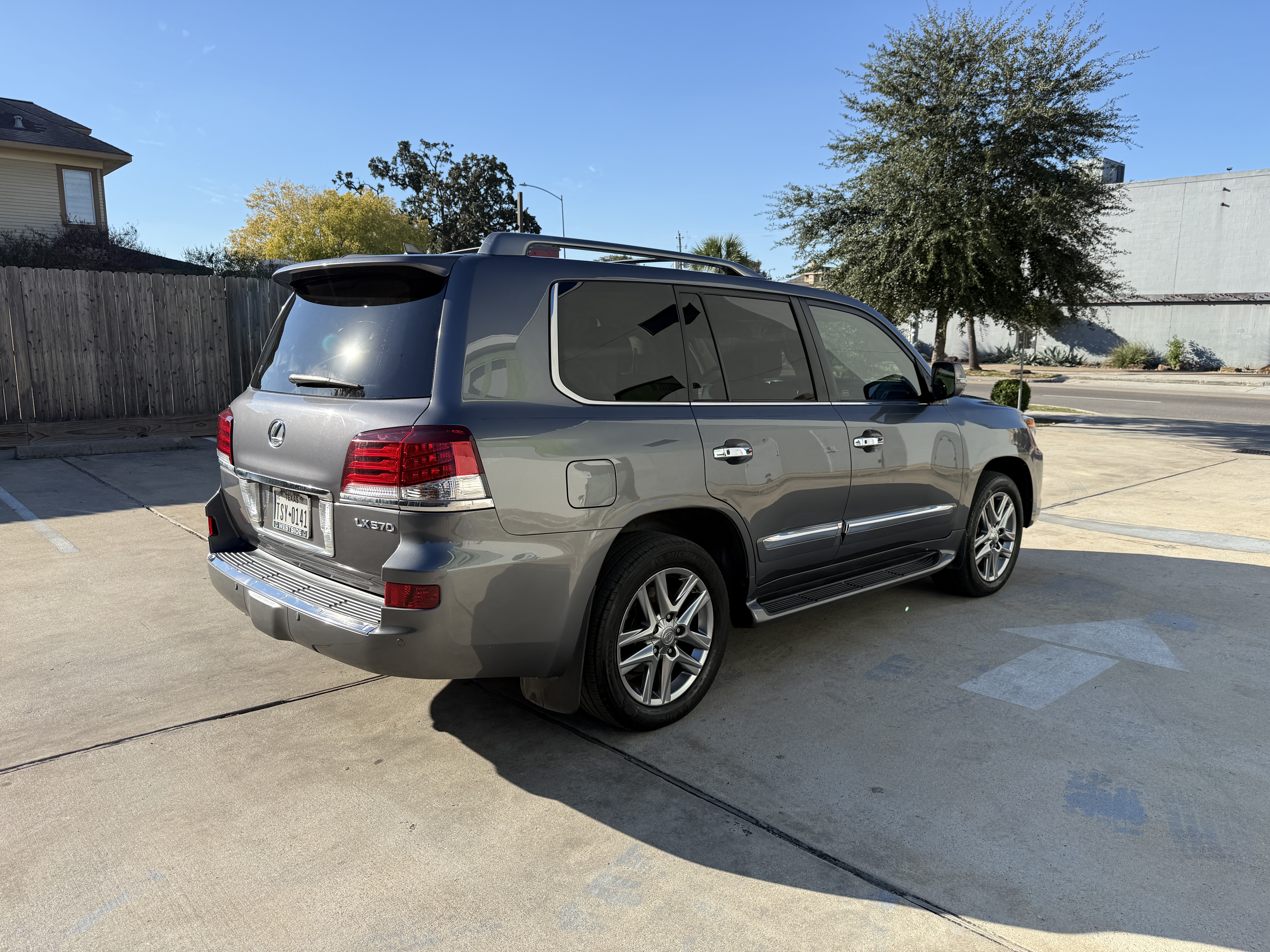 Used 2013 Lexus LX 570 4WD w/ Luxury Pkg image 10