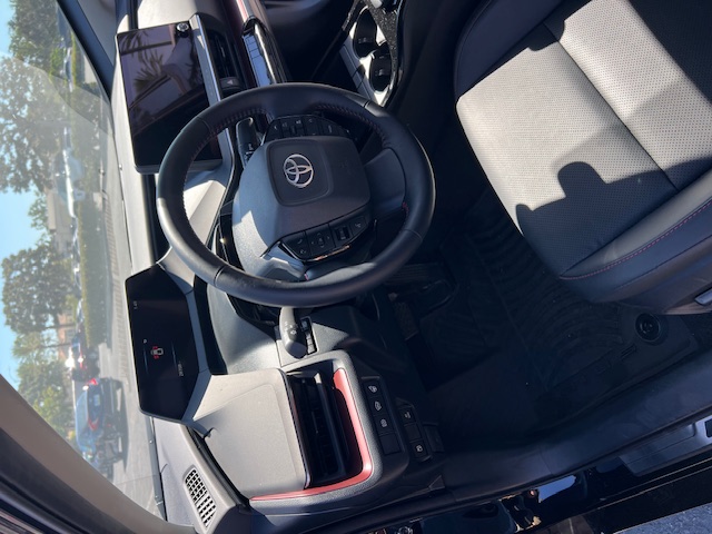 Used 2026 Toyota Prius Plug-In Hybrid FWD image 10