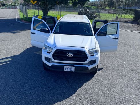 Used 2017 Toyota Tacoma 2WD Access Cab image 10