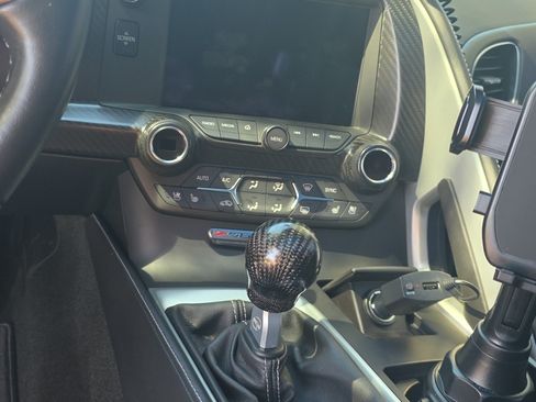 Used 2015 Chevrolet Corvette Z06 w/ 3LZ Preferred Equipment Group image 18