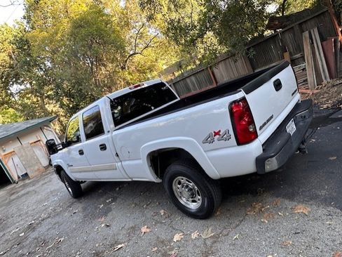 Used 2005 Chevrolet Silverado 2500 LS w/ Heavy-Duty Power Package image 4