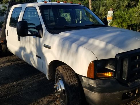 Used 2006 Ford F350 2WD Crew Cab DRW Super Duty image 10