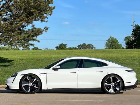 Used 2020 Porsche Taycan 4S image 24