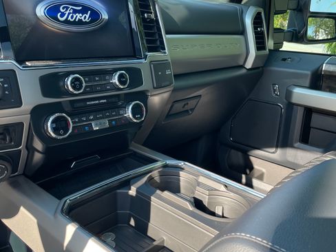Used 2022 Ford F250 Lariat w/ Black Appearance Package AWD/4WD image 12
