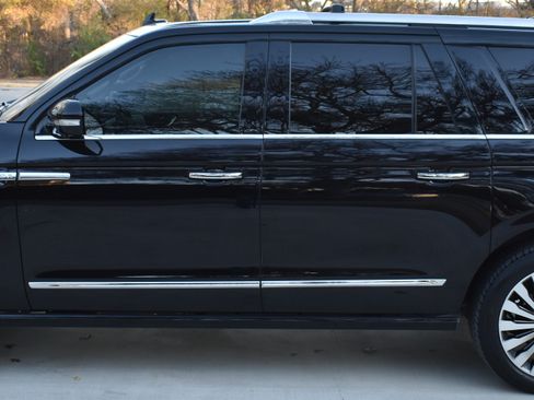 Used 2019 Lincoln Navigator L Reserve image 4