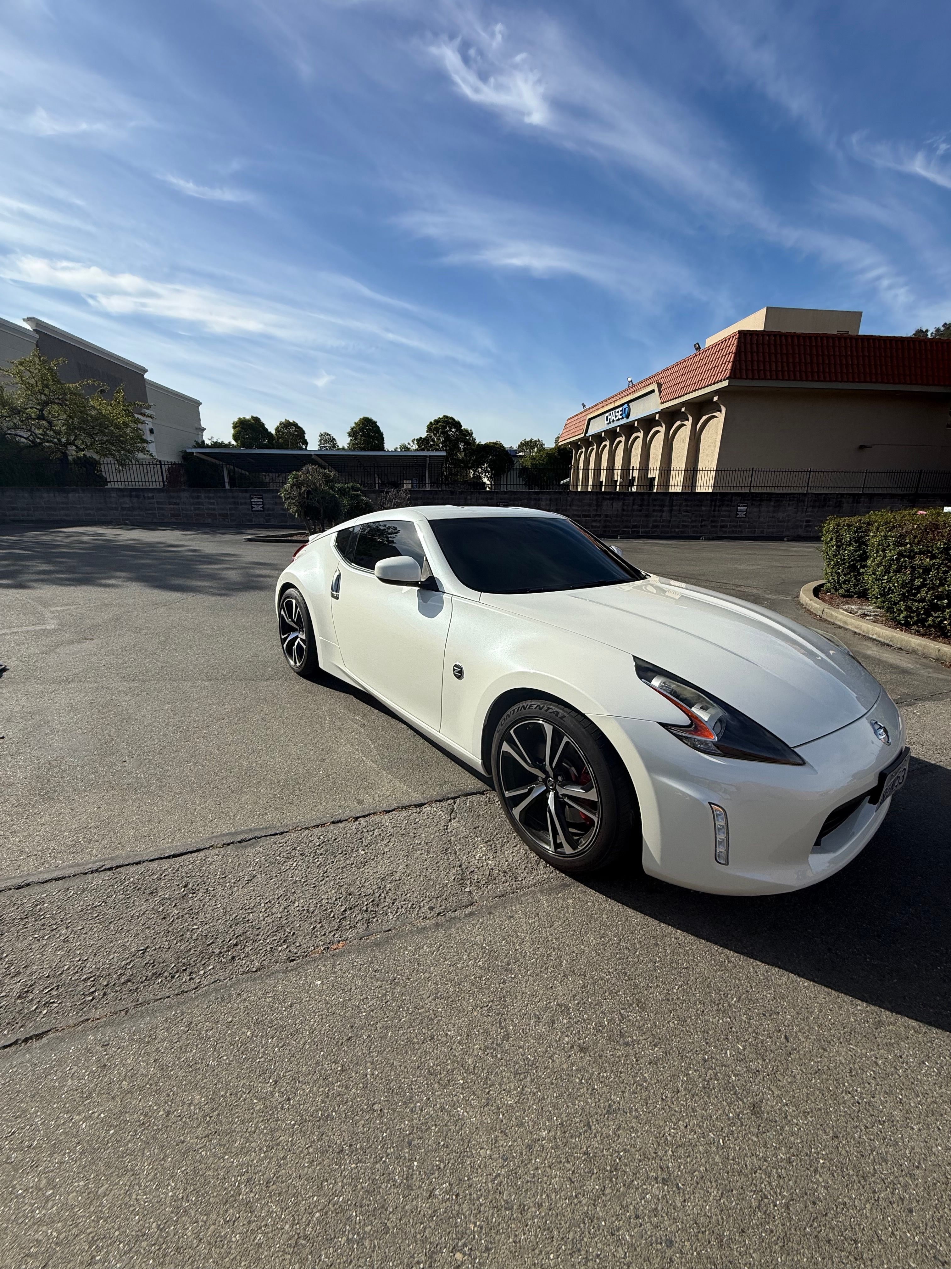 Used 2018 Nissan 370Z Coupe RWD image 2