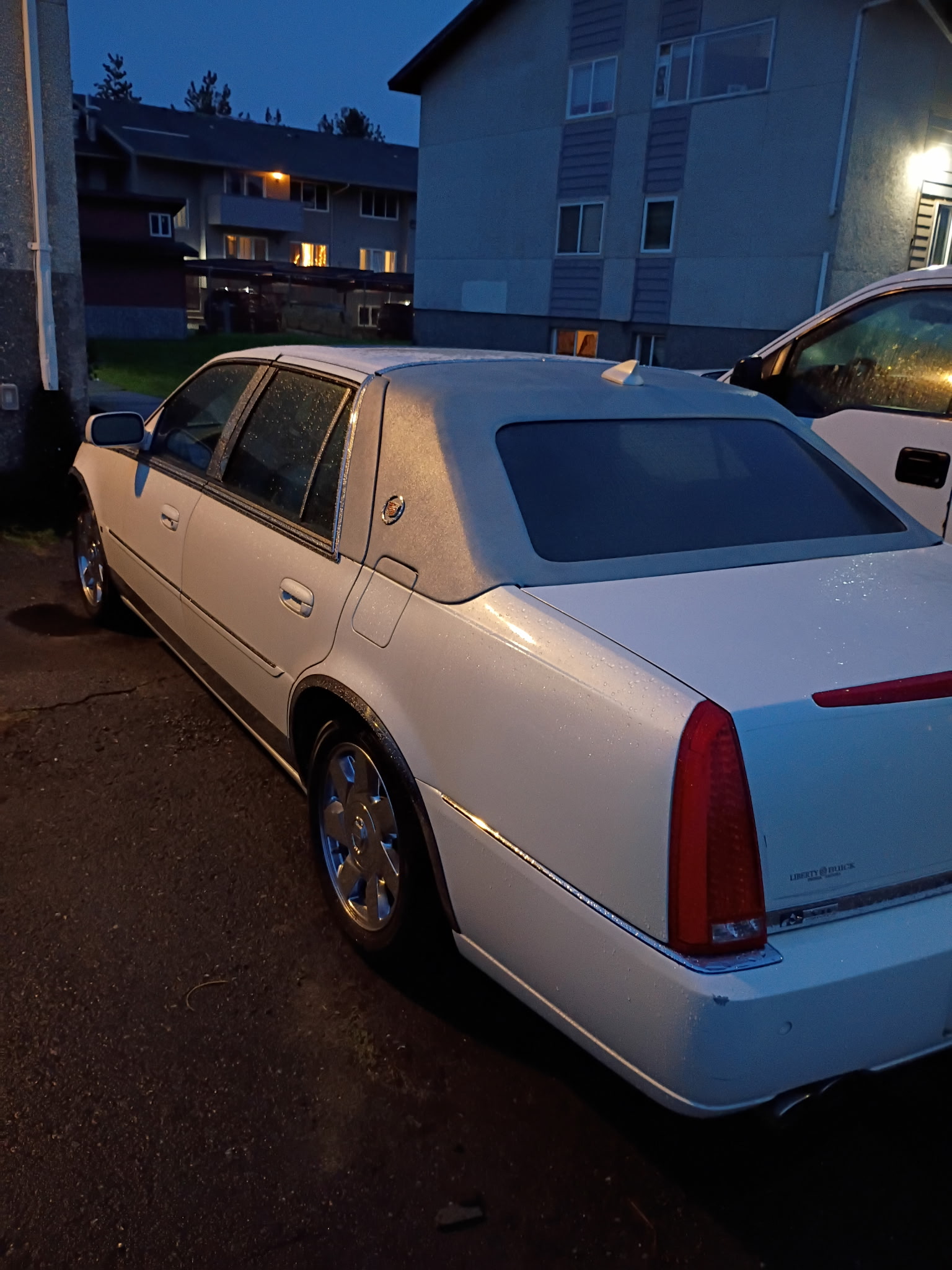 Used 2010 Cadillac DTS Premium FWD image 2