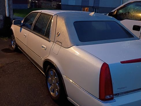 Used 2010 Cadillac DTS Premium FWD image 2