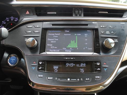 Used 2018 Toyota Avalon XLE Premium FWD image 18