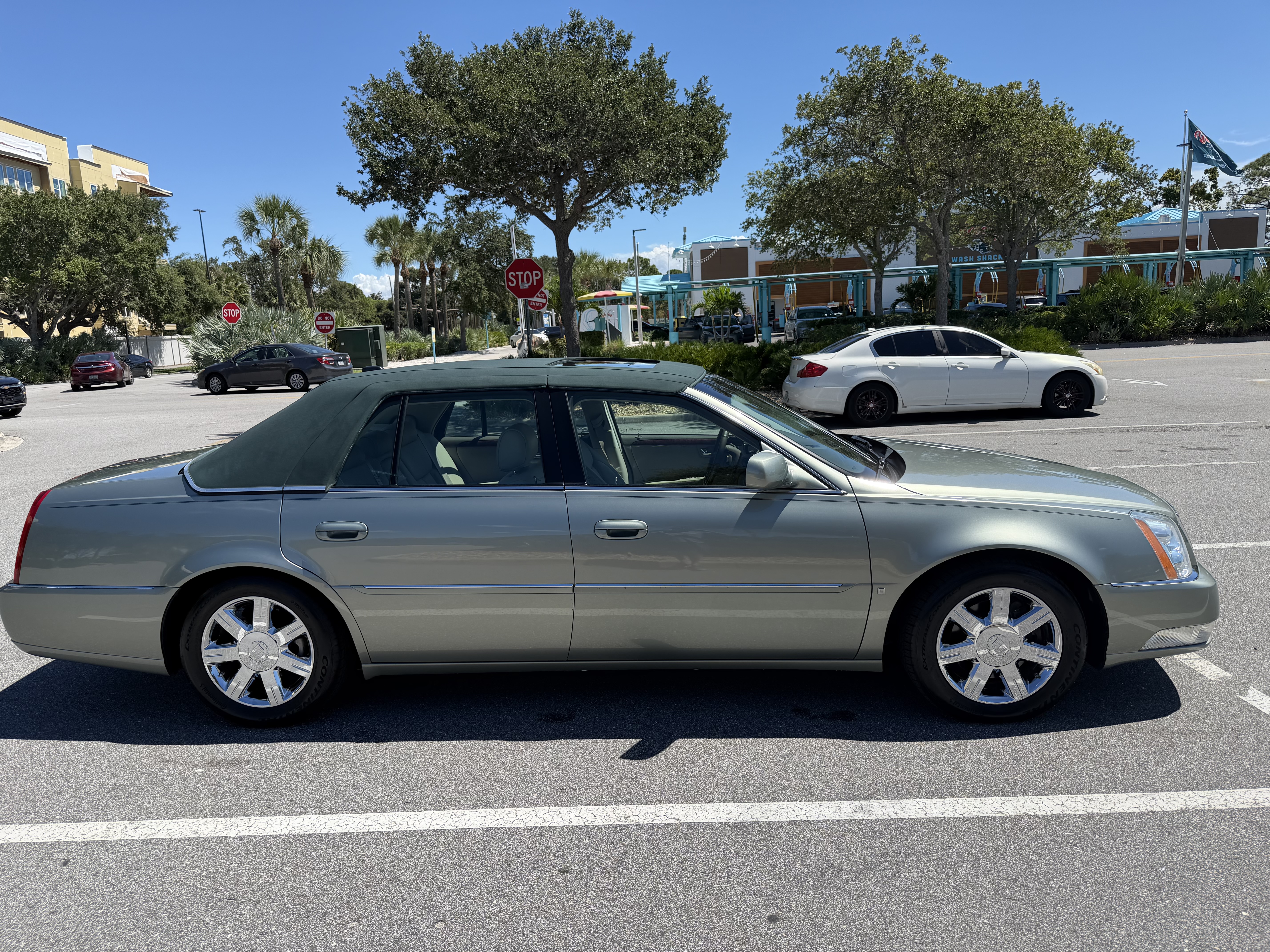 Used 2006 Cadillac DTS w/ Sun And Sound Package FWD image 4