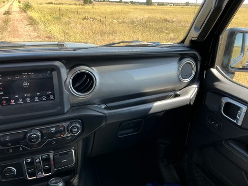 Used 2020 Jeep Wrangler Unlimited Sahara AWD/4WD image 10