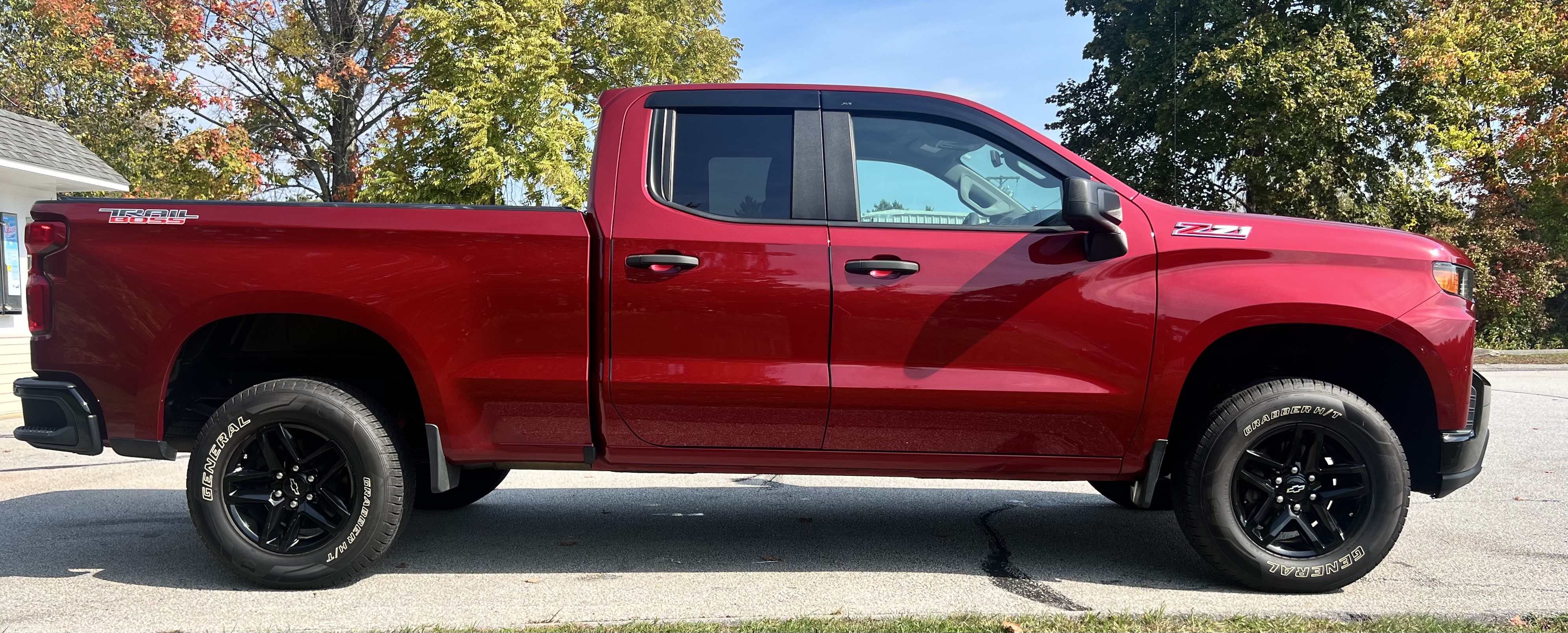 Used 2020 Chevrolet Silverado 1500 Custom Trail Boss w/ Custom Convenience Package AWD/4WD image 2