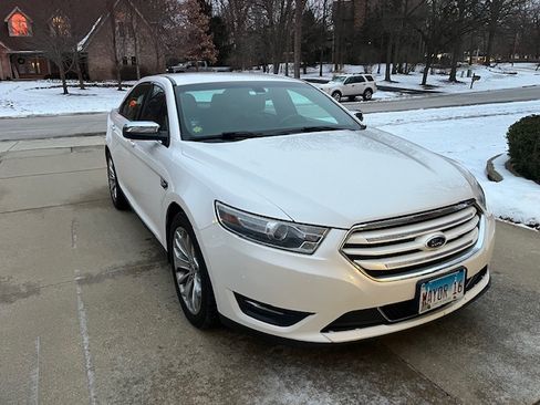 Used 2014 Ford Taurus Limited image 4