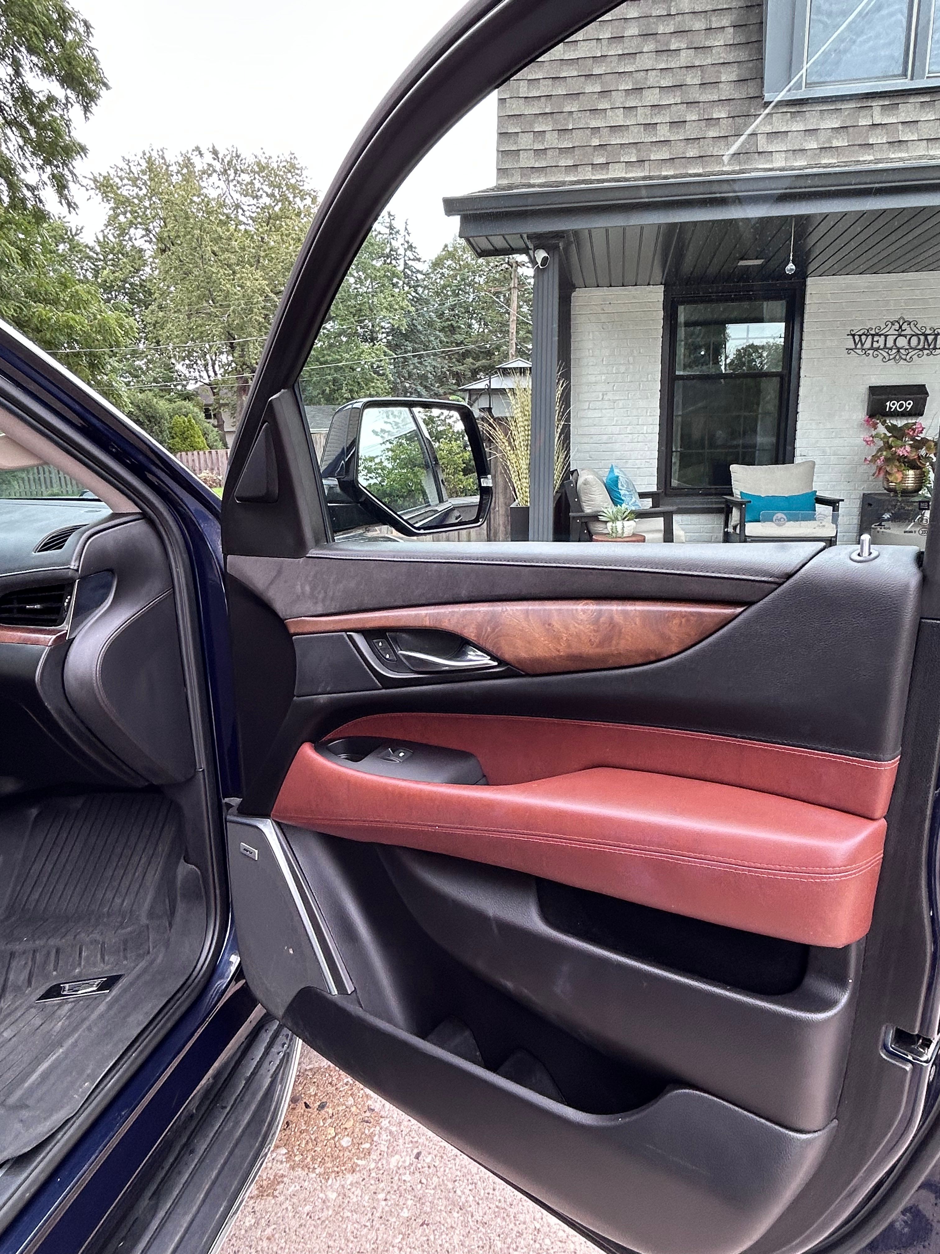 Used 2019 Cadillac Escalade Luxury AWD/4WD image 22