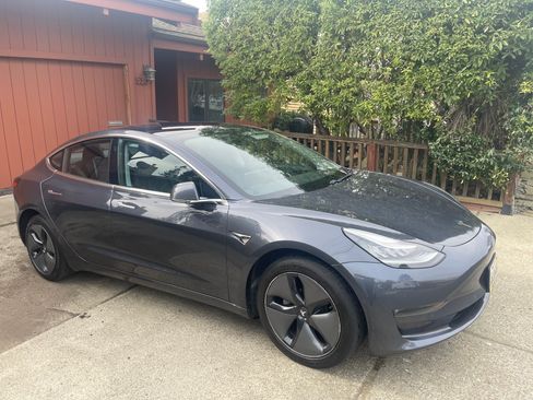 Used 2018 Tesla Model 3 Long Range image 2
