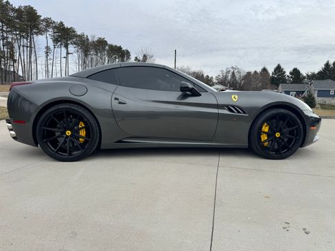 Used 2010 Ferrari California image 5
