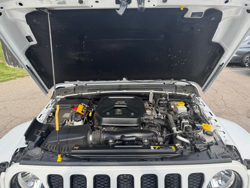 Used 2023 Jeep Wrangler Unlimited Sahara AWD/4WD image 17
