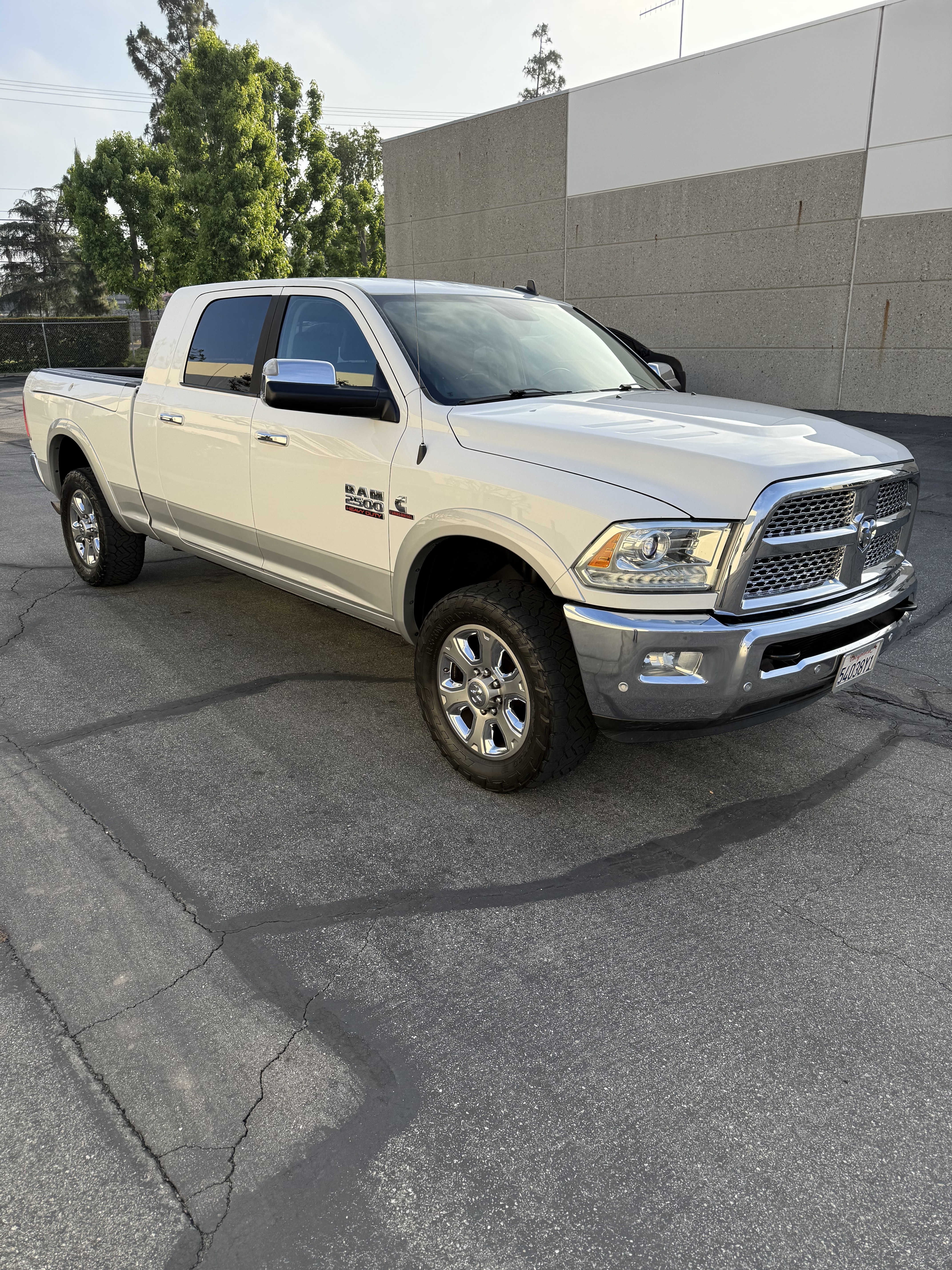 Used 2016 RAM 2500 Laramie w/ Convenience Group AWD/4WD image 2