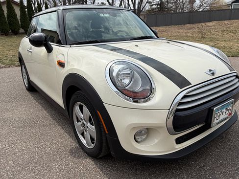 Used 2015 MINI Cooper 2-Door Hardtop image 4