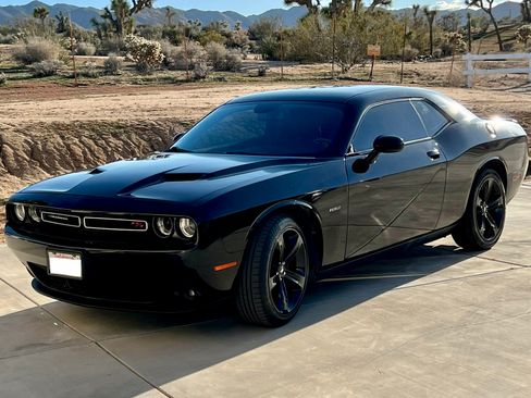 Used 2017 Dodge Challenger R/T image 11