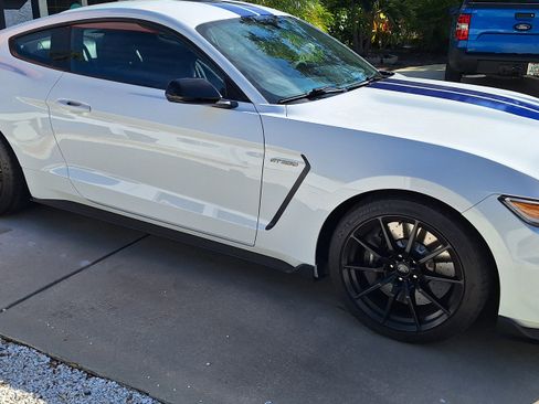 Used 2016 Ford Mustang Shelby GT350 w/ Technology Package image 2