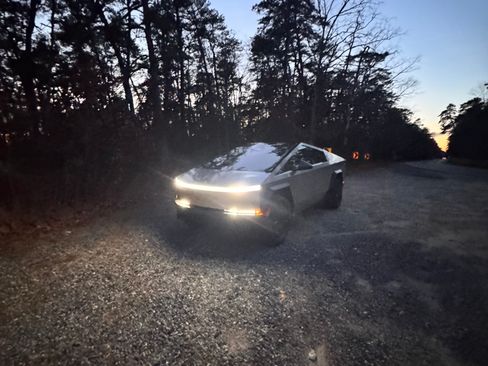 Used 2024 Tesla Cybertruck AWD Crew Cab image 9