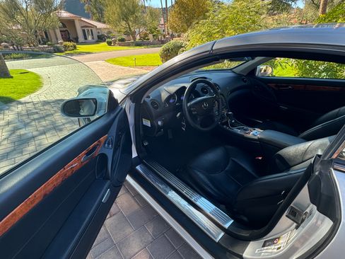 Used 2008 Mercedes-Benz SL 550 w/ AMG Sport Pkg image 8